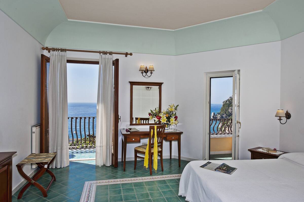 Superior Double or Twin Room, Jetted Tub, Sea View | Pillowtop beds, minibar, in-room safe, desk