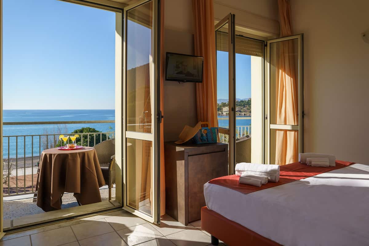 double or twin room | minibar, in-room safe, desk, cots/infant beds