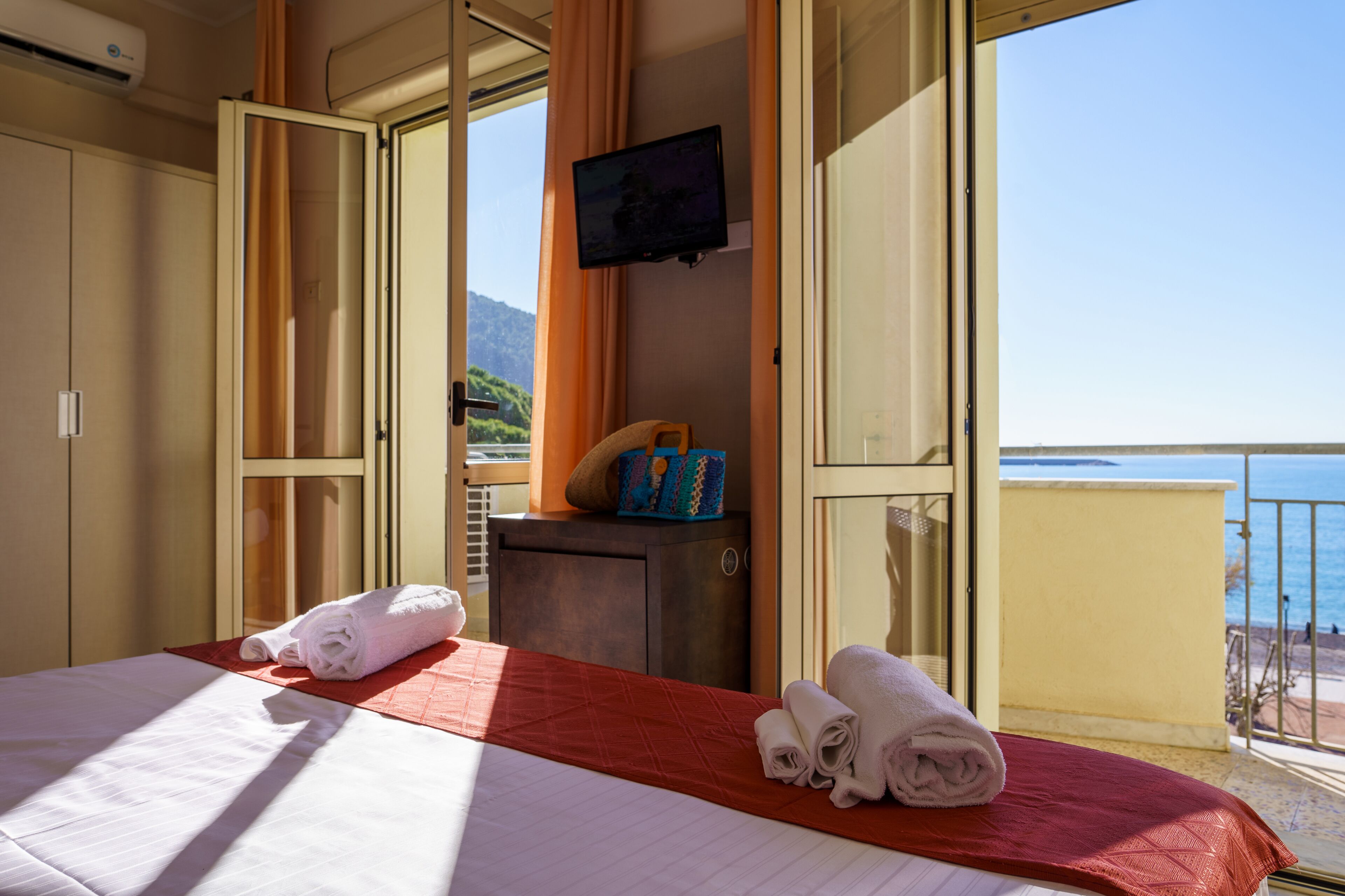 Chambre Double ou avec lits jumeaux | Minibar, coffres-forts dans les chambres, bureau, Wi-Fi