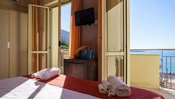 Chambre Double ou avec lits jumeaux | Minibar, coffres-forts dans les chambres, bureau, Wi-Fi