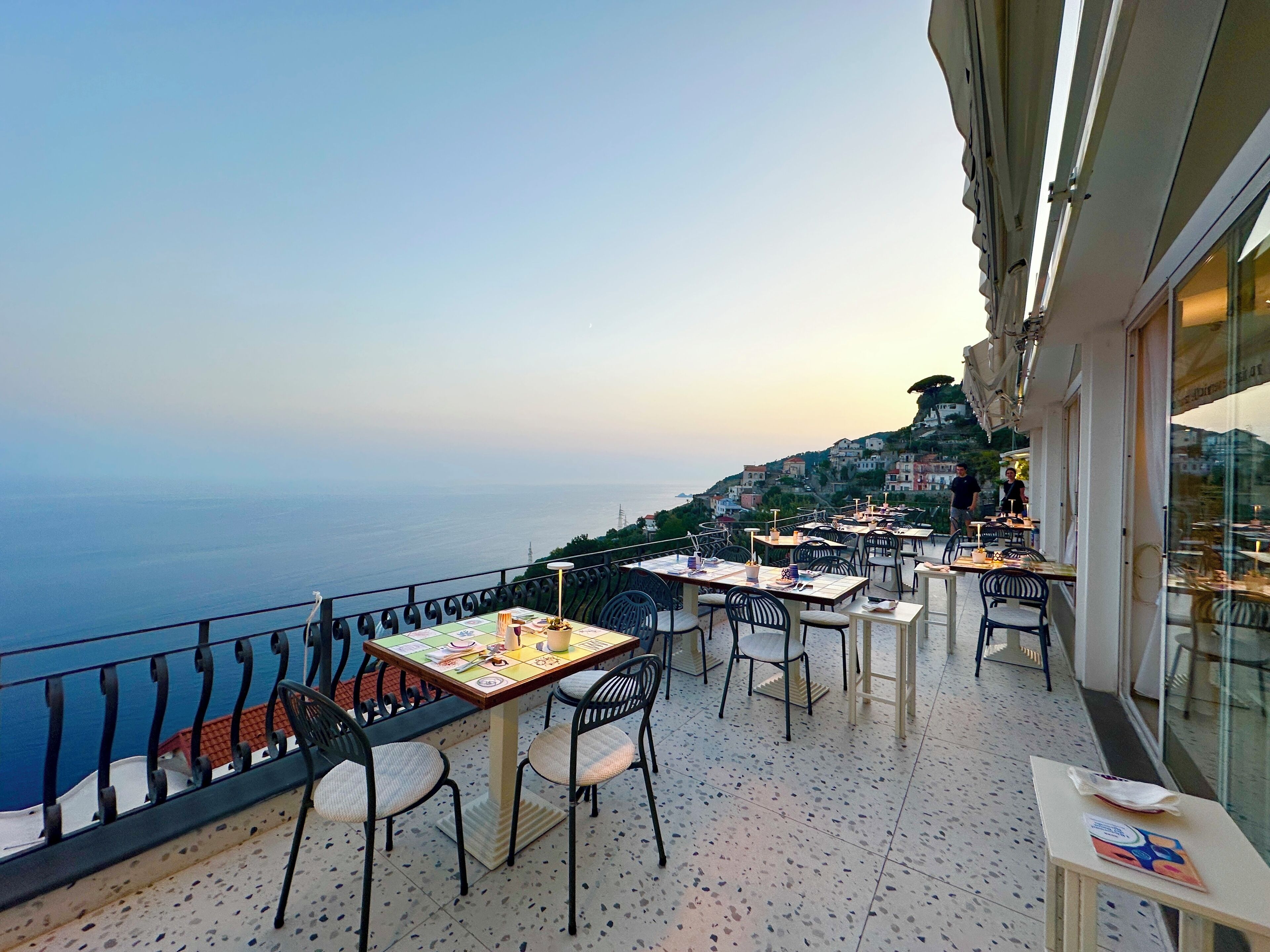 Frühstück, Mittagessen, Abendessen, regionale Küche, Blick aufs Meer 