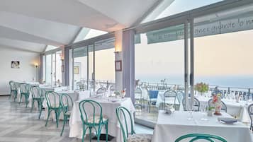 Breakfast, lunch, dinner served; Regional cuisine, sea views