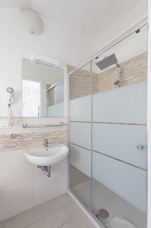 Chambre Double, vue mer (Depandance) | Salle de bain