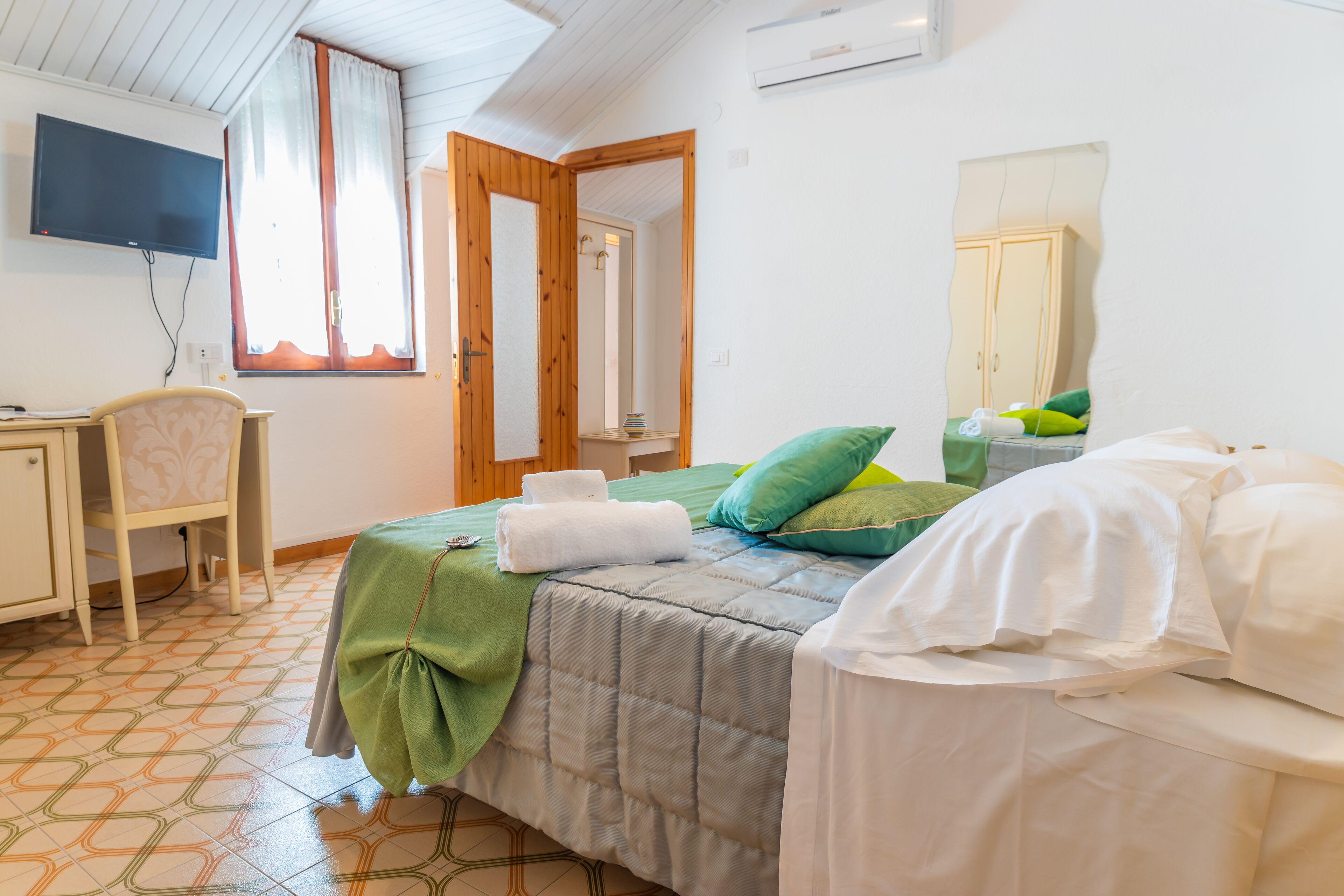 double room, sea view (depandance) | 1 bedroom, minibar, in-room safe, desk