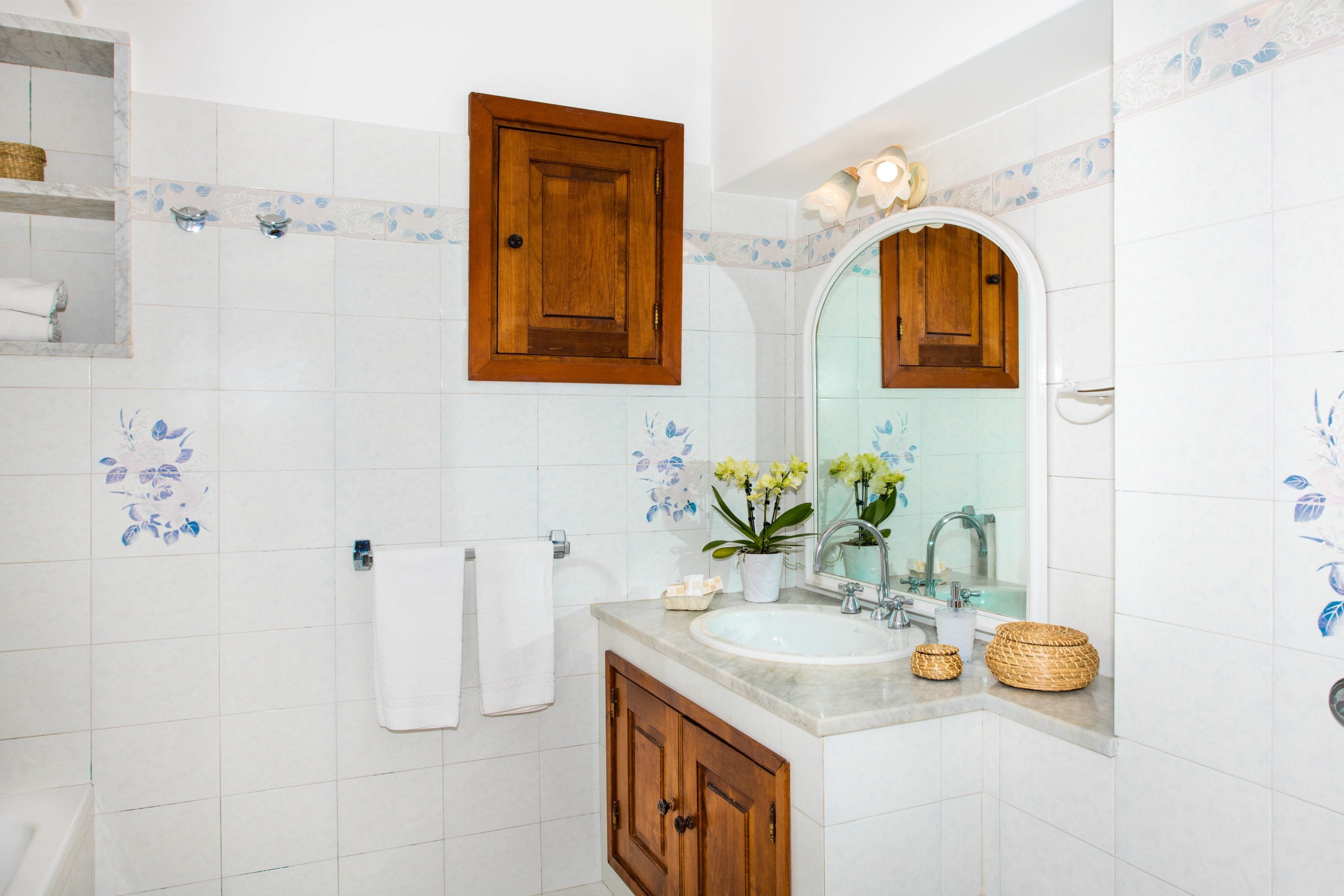 double room, partial sea view, annex building | 1 bedroom, minibar, in-room safe, desk