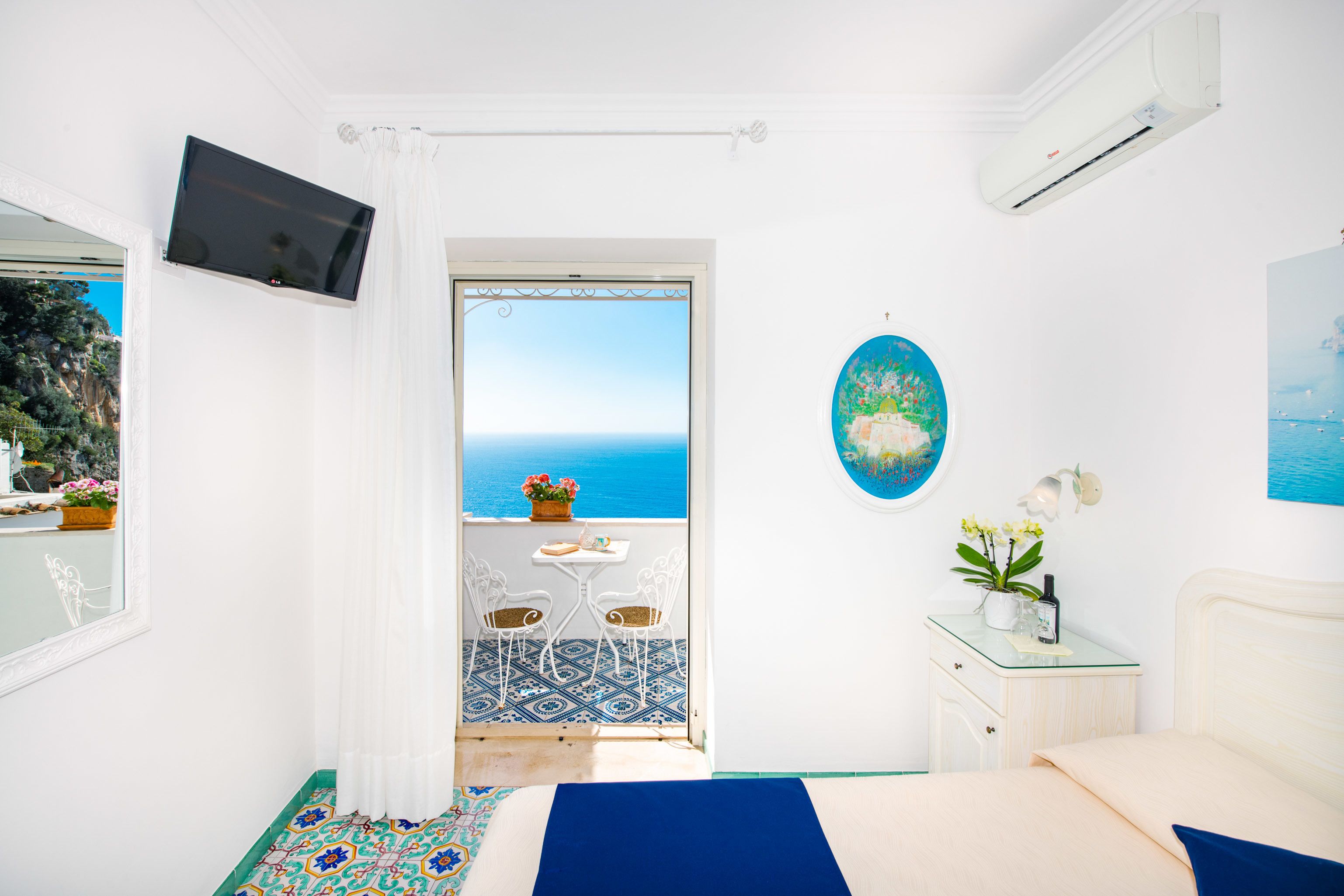 Minibar, Zimmersafe, Schreibtisch, laptopgeeigneter Arbeitsplatz