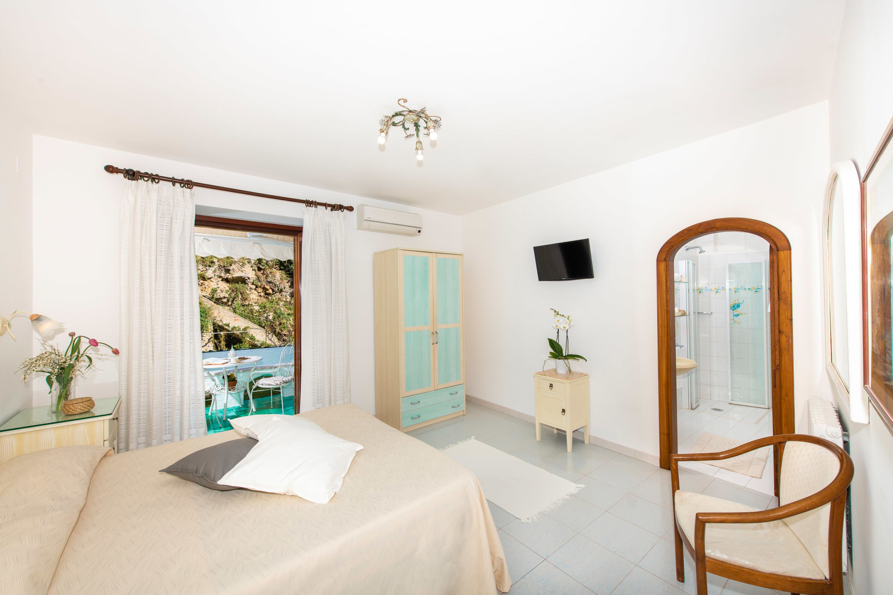 double room, partial sea view, annex building | 1 bedroom, minibar, in-room safe, desk