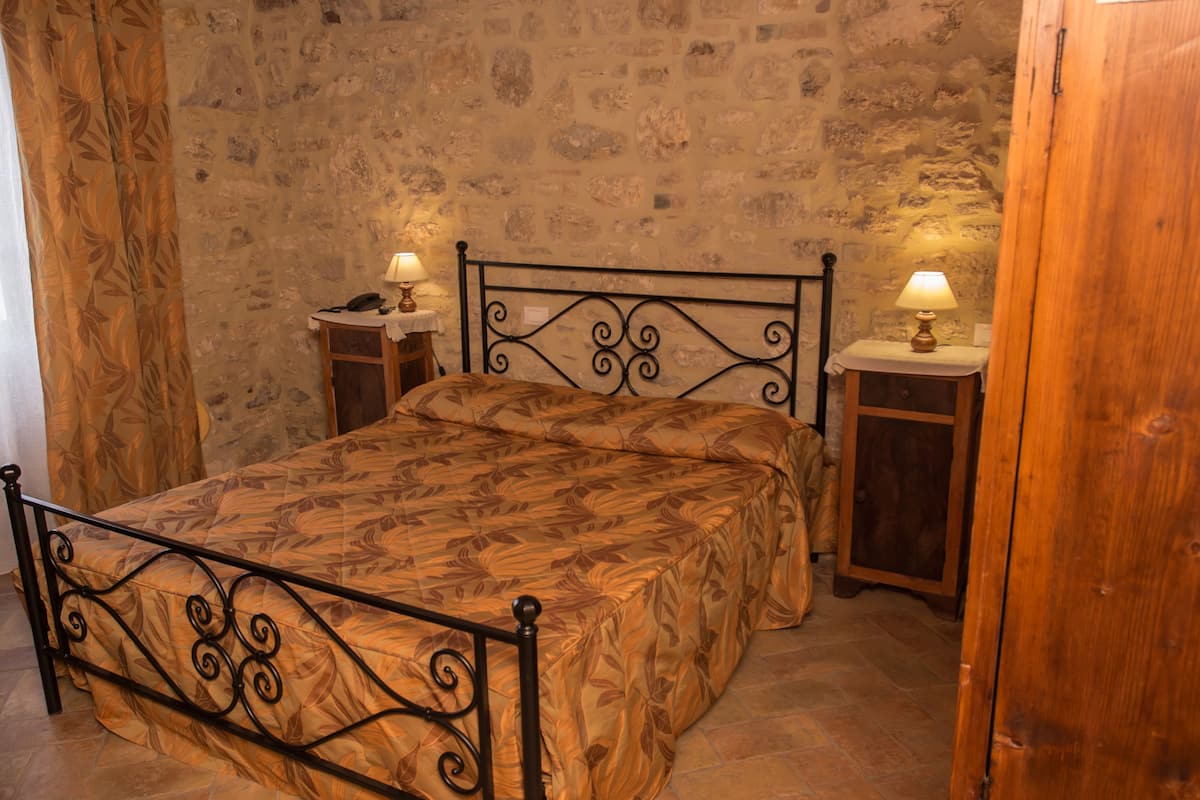 Room, 1 Double Bed, Private Bathroom, Hill View | Desk, iron/ironing board, free WiFi