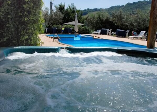 Bañera de hidromasaje exterior