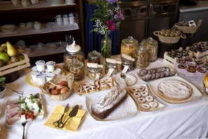 Free daily buffet breakfast - Il Granaio dei Casabella (Capaccio-Paestum)