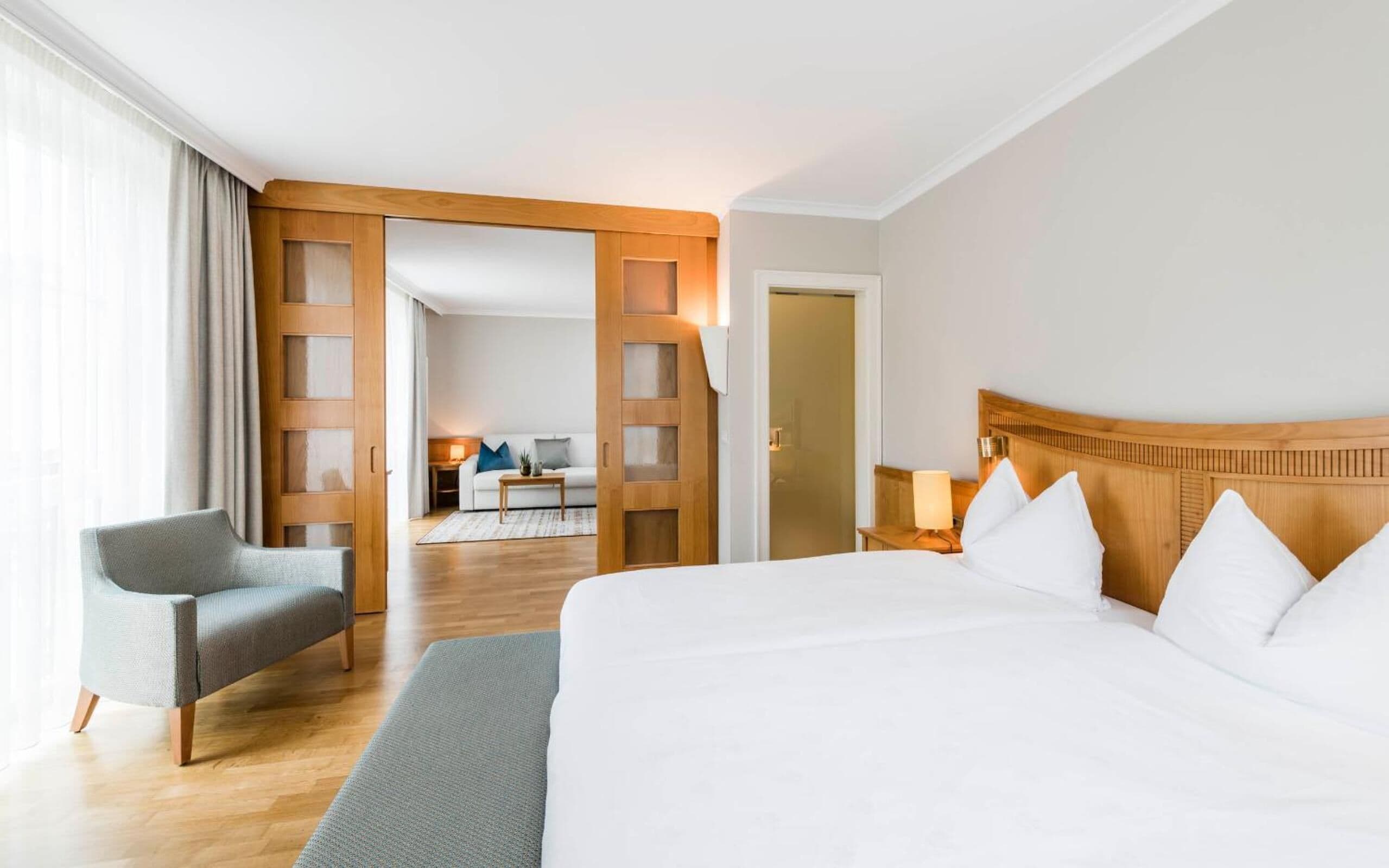 junior suite, non smoking | 1 bedroom, hypo-allergenic bedding, minibar, in-room safe
