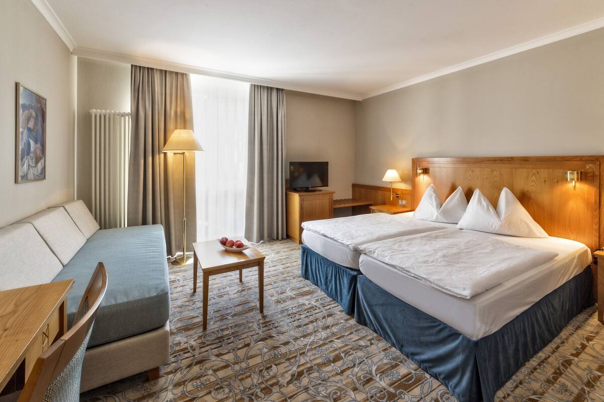 classic double or twin room, 1 double bed, non smoking | 1 bedroom, hypo-allergenic bedding, minibar, in-room safe