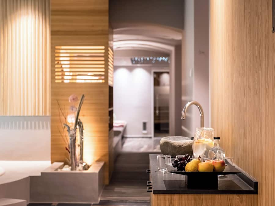 Sauna, hot tub, steam room