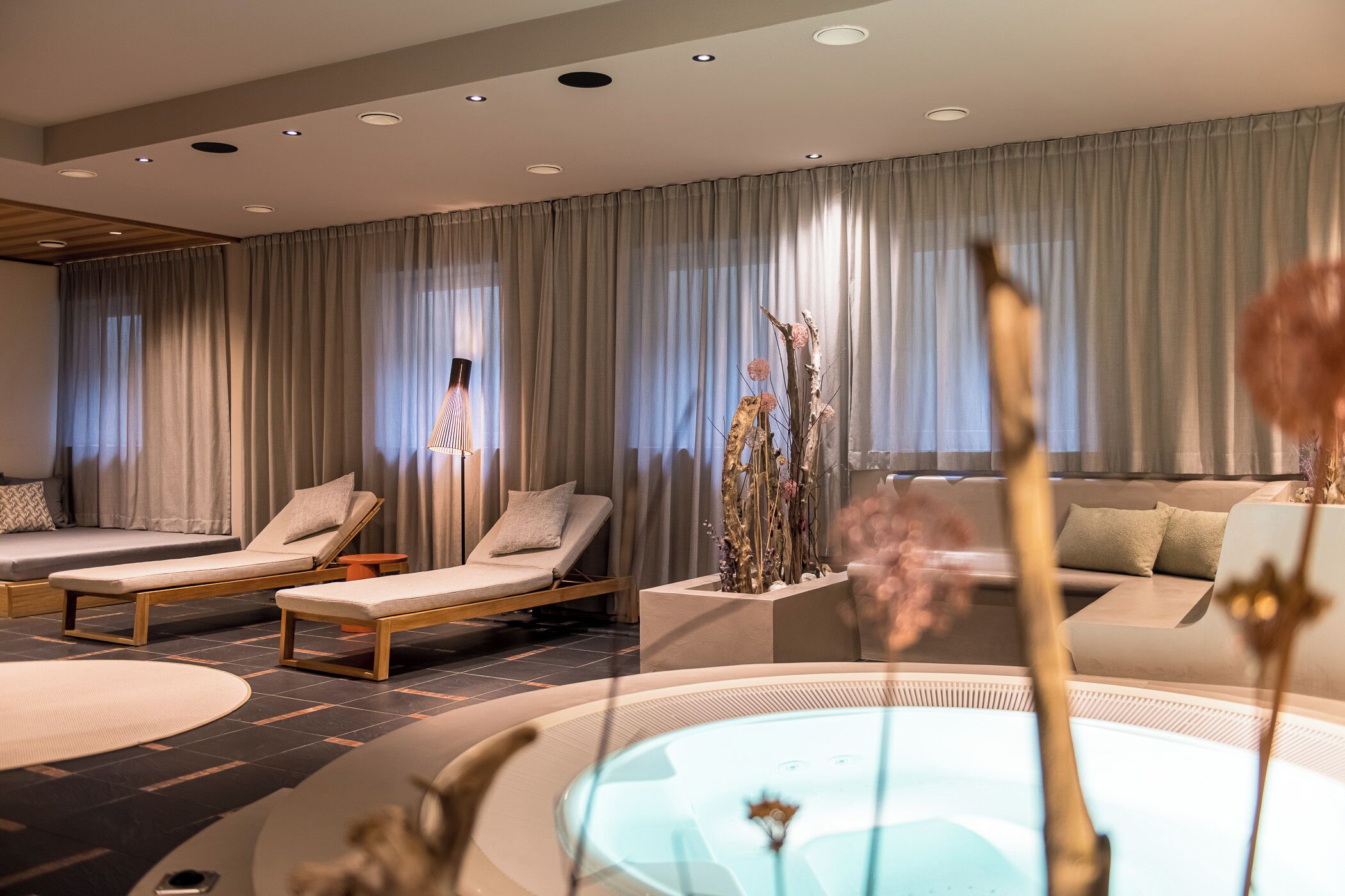 Sauna, hot tub, steam room