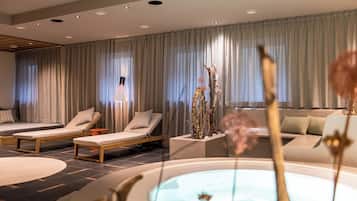 Sauna, hot tub, steam room