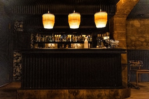 Bar (on property) - Hotel Born (Palma de Mallorca)