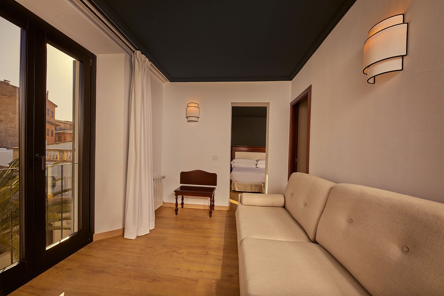 superior double room | living area | tv