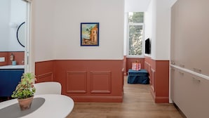 A modern interior with a dining area, a kitchen, and a living space. - Corso Italia Suites (Sorrento)