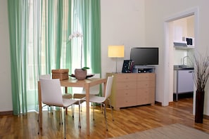 尊荣公寓, 1 间卧室 (Corso Italia 106-116) | 客厅 | 平板电视