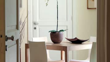 Traditional-Apartment, 1 Schlafzimmer (Corso Italia 106-116) | Wohnzimmer | Flachbildfernseher