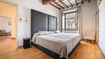 Deluxe Suite (Duomo View) | 2 bedrooms, premium bedding, down duvets, in-room safe