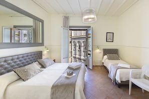 Chambre Triple, vue ville (Duomo) | Literie de qualité supérieure, couette en duvet d'oie