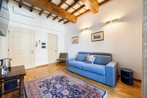 Deluxe suite (Duomo View) | Luxe beddengoed, donsdekens, een kluis op de kamer