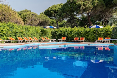 Seasonal outdoor pool, open 9:00 AM to 7:00 PM, pool umbrellas