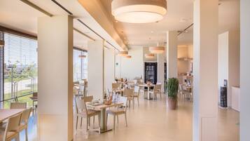 Breakfast, lunch, dinner served; local and international cuisine