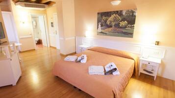 1 dormitori, minibar, caixa forta a l'habitació i escriptori