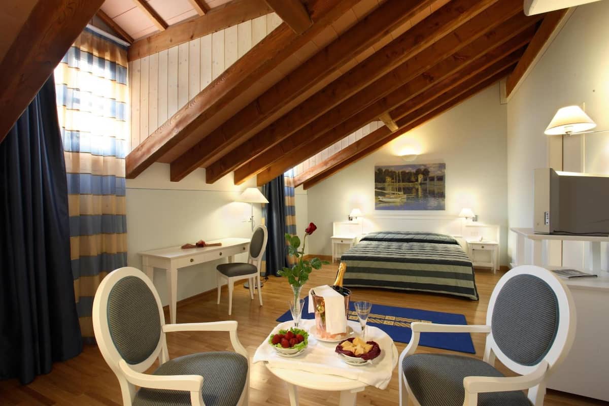 1 bedroom, minibar, in-room safe, desk