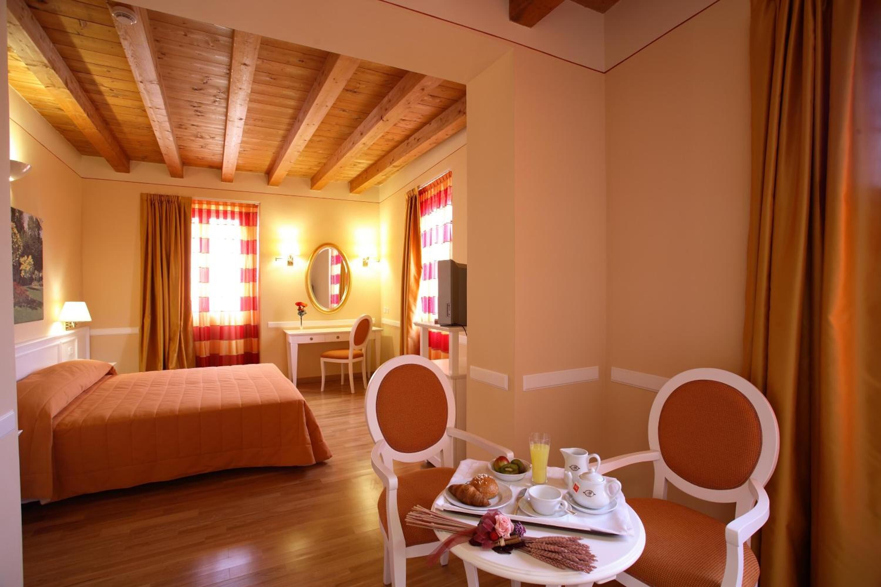 1 bedroom, minibar, in-room safe, desk