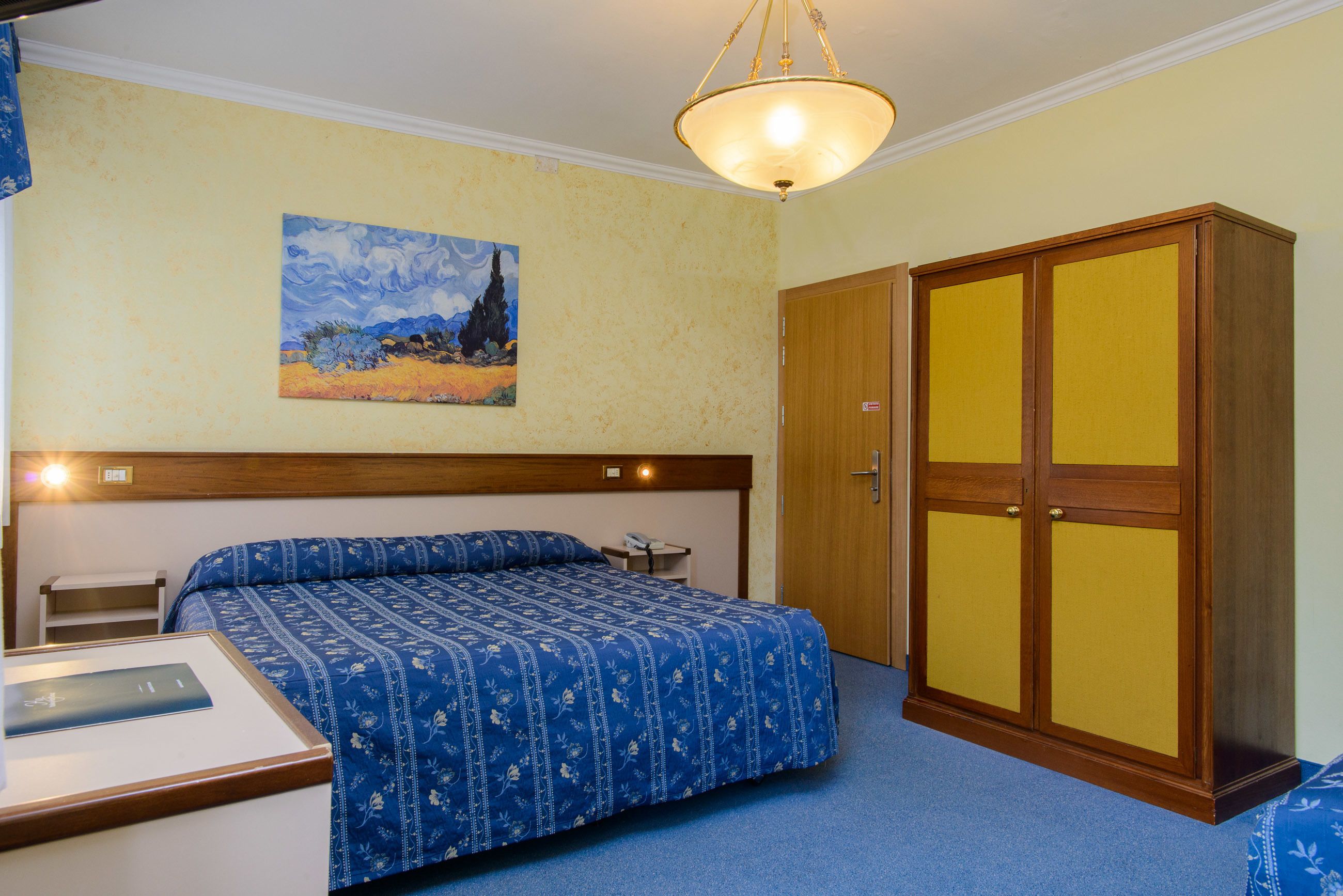 1 bedroom, in-room safe, desk, blackout curtains