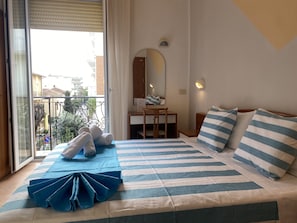 In-room safe, desk, free WiFi, bed sheets - Hotel Villa Caterina (Rimini)