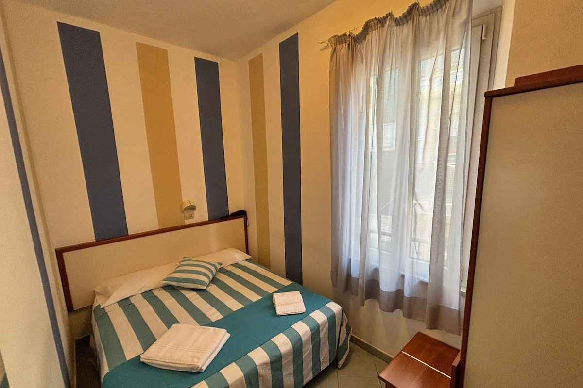 Economy Double Room (Small) | In-room safe, desk, free WiFi, bed sheets