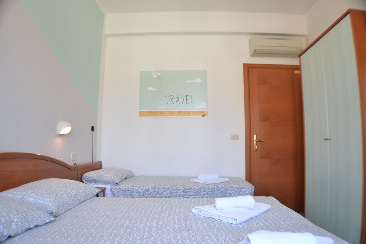 Camera tripla | Una cassaforte in camera, una scrivania, Wi-Fi gratuito, lenzuola