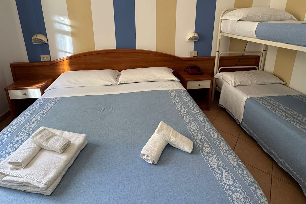 MULTIPLA Easy & Smart Sleep LOW BUDGET | In-room safe, desk, free WiFi, bed sheets
