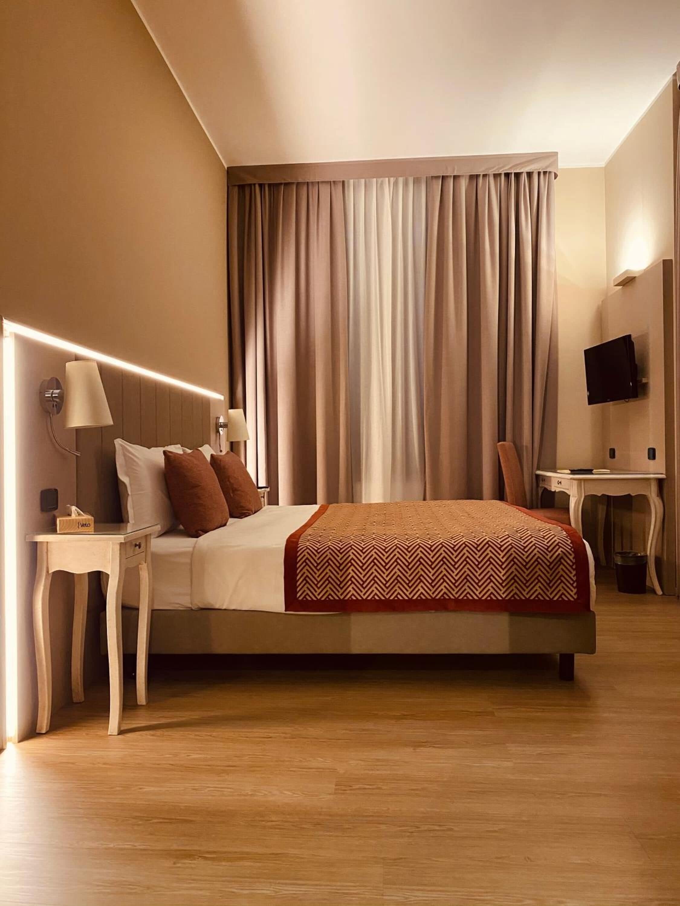 double room | 1 bedroom, down duvets, minibar, in-room safe