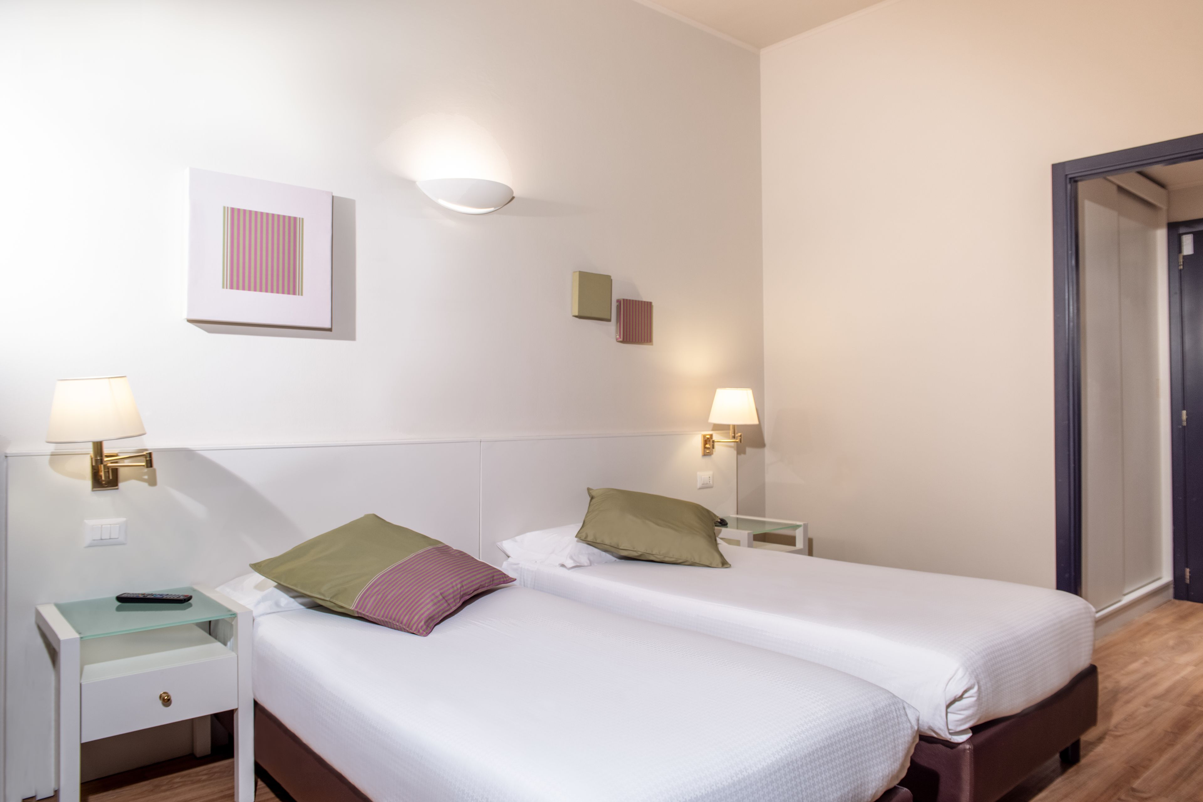 Classic Twin Room | Premium bedding, down duvets, in-room safe, desk