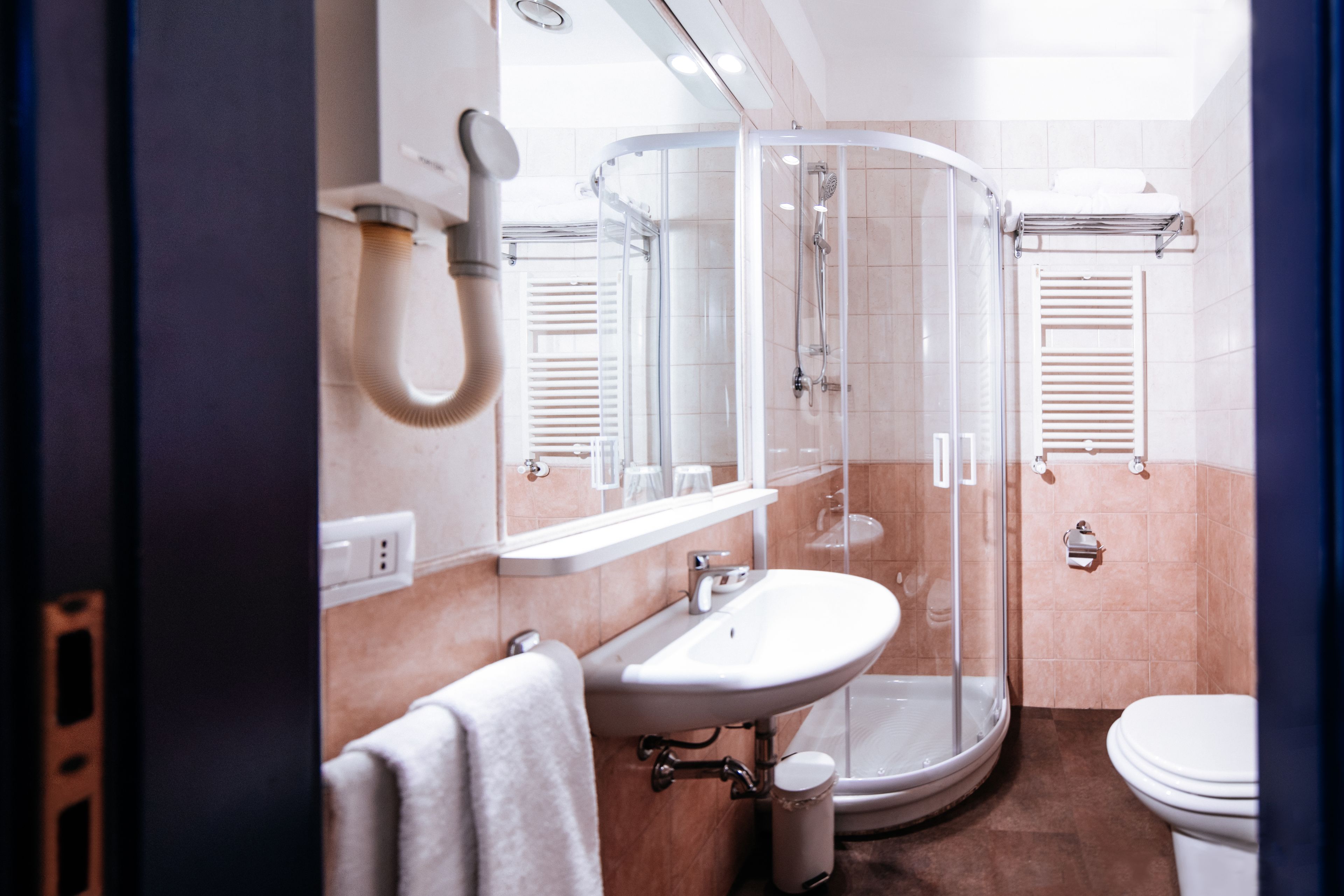 shower, rainfall showerhead, free toiletries, hair dryer