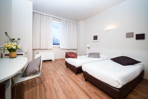 Premium bedding, down duvets, in-room safe, desk - Hotel Oro Blu (Milan)