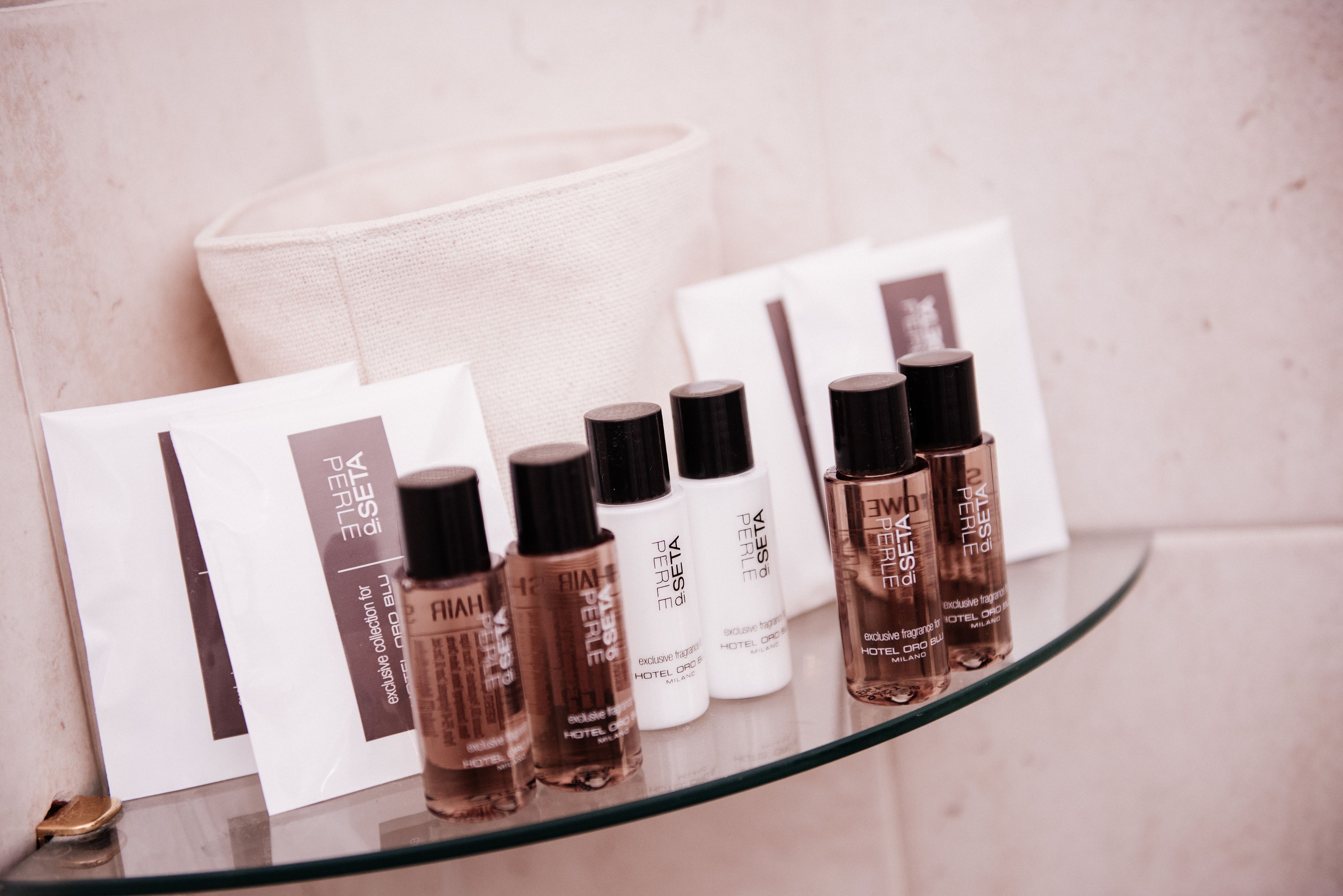 shower, rainfall showerhead, free toiletries, hair dryer