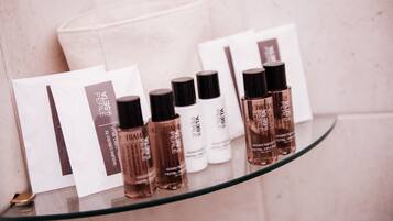 Douche, douche cascade, articles de toilette (gratuits)