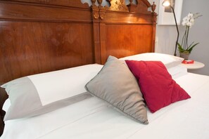 Iron/ironing board, rollaway beds, free WiFi