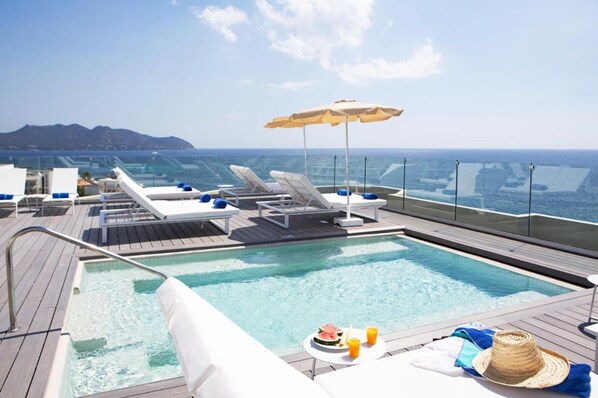 Indoor pool, outdoor pool