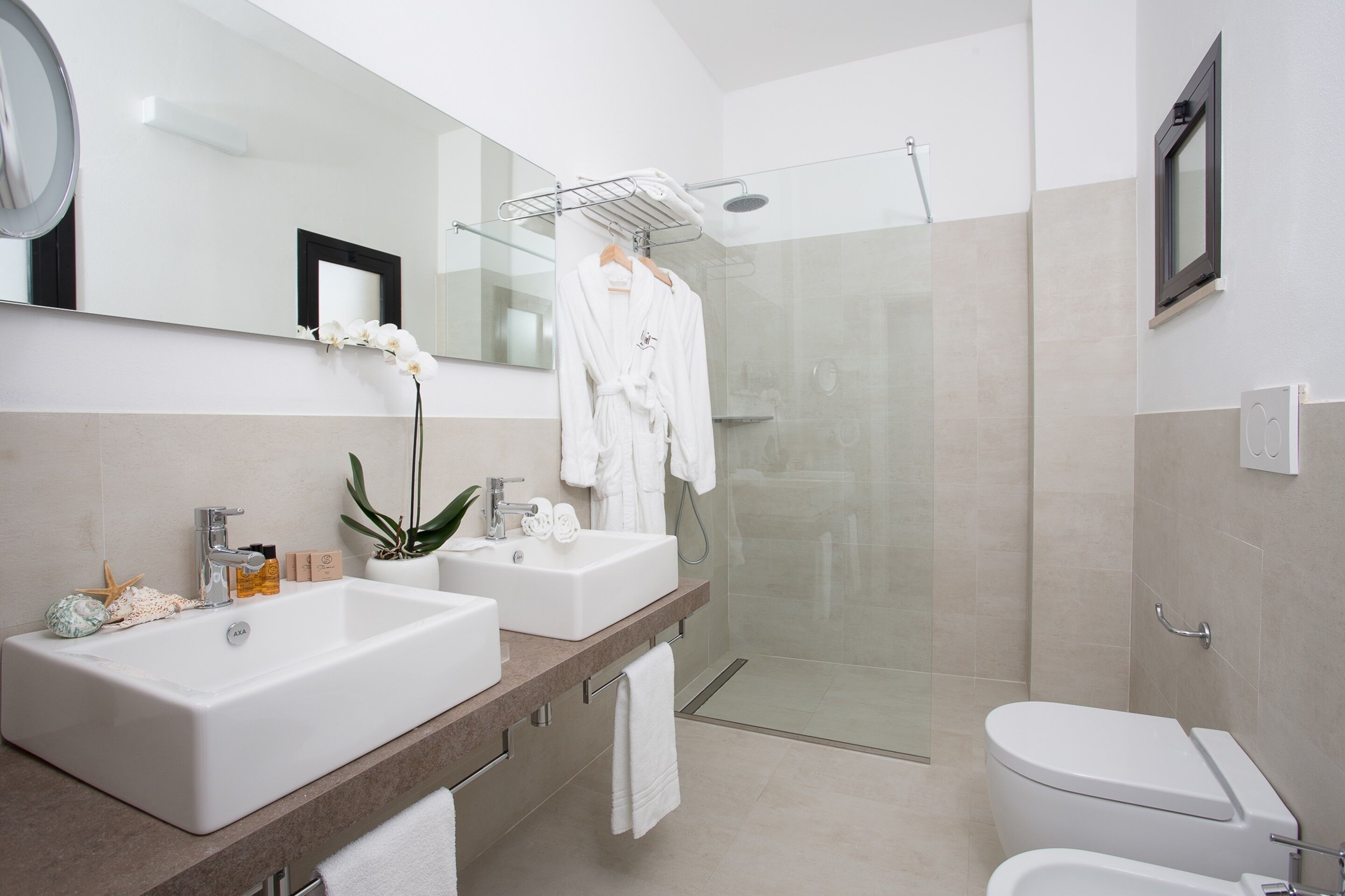 deluxe double or twin room | bathroom | shower, free toiletries, hair dryer, towels