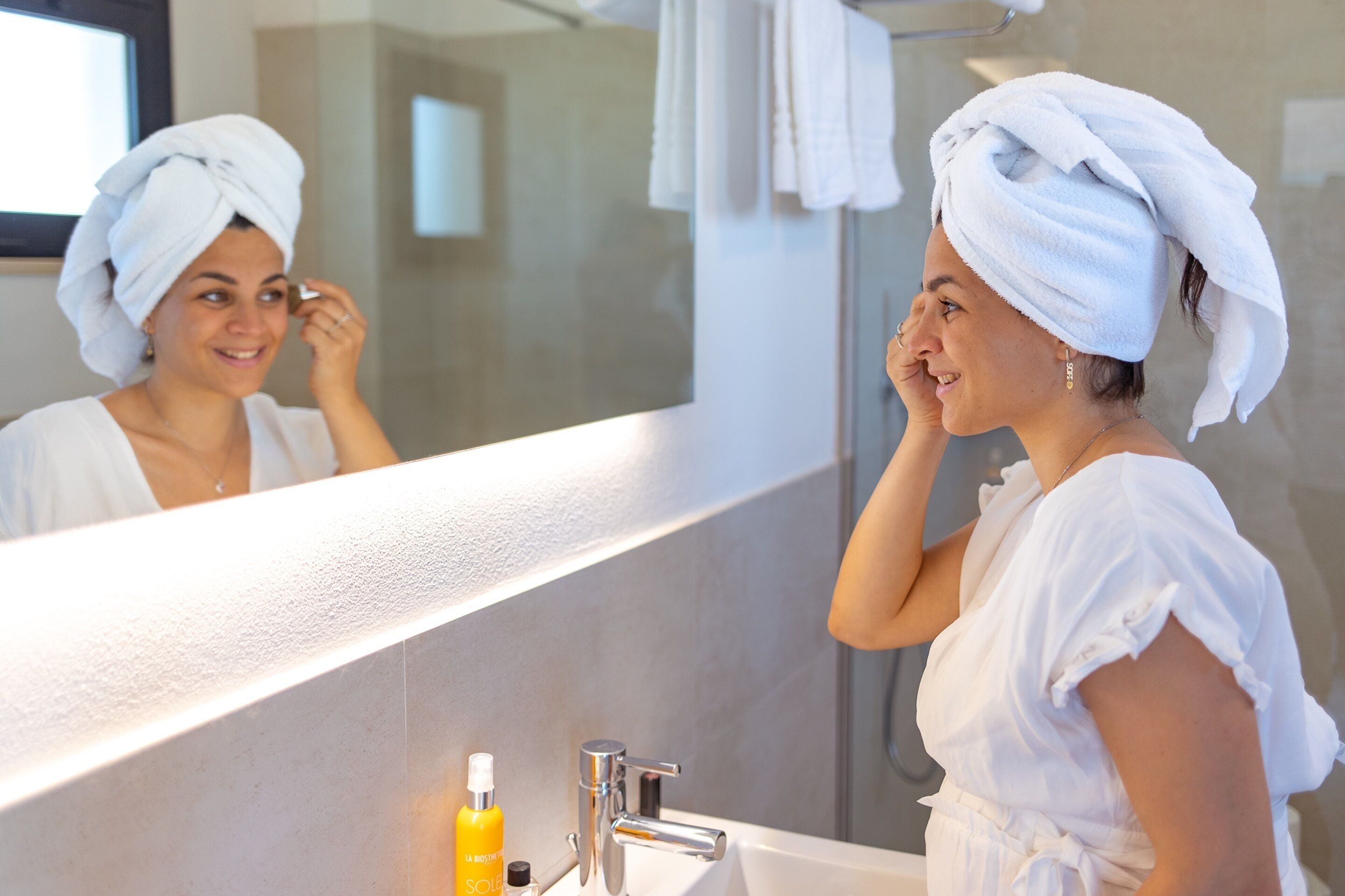 executive double room | bathroom | shower, free toiletries, hair dryer, towels