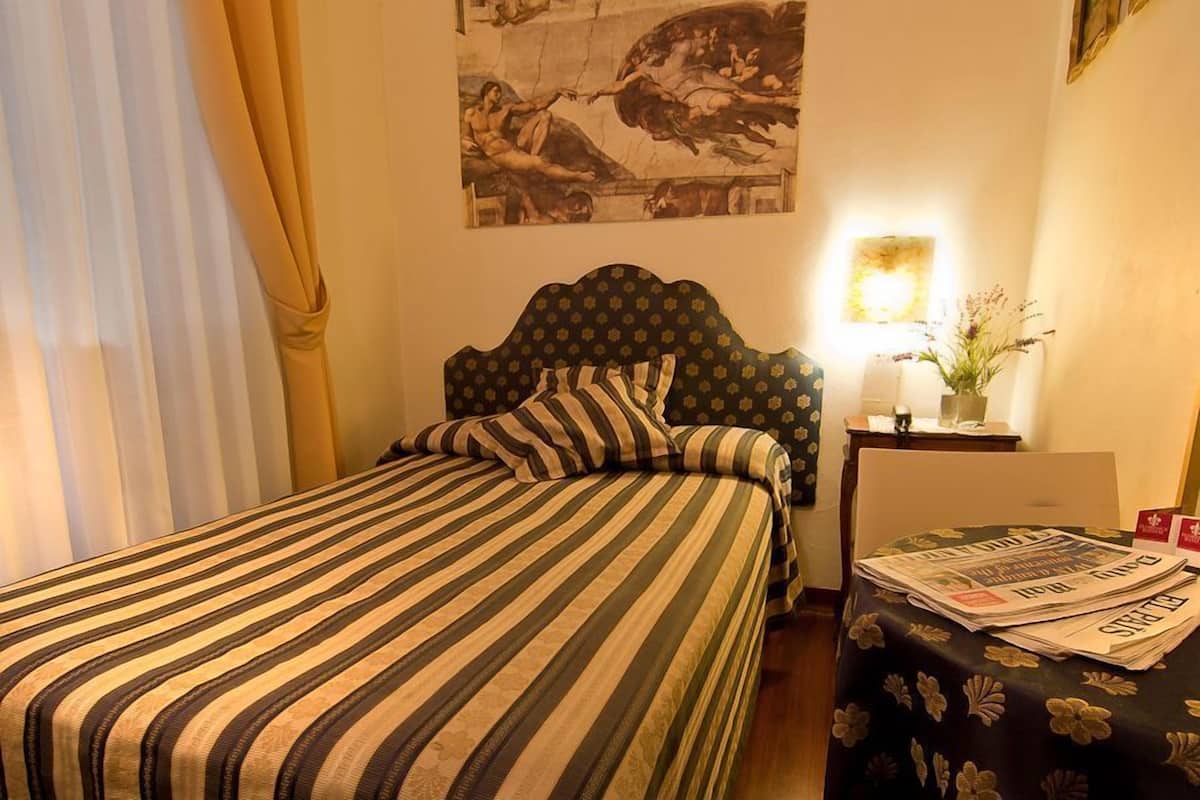 Single Room, Shared Bathroom (External) | In-room safe, individually furnished, desk, soundproofing