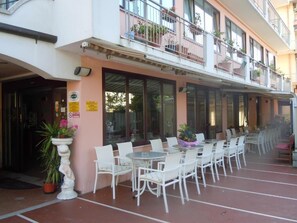 Breakfast, lunch and dinner served - Hotel Bel Sogno (Rimini)