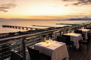 2 ristoranti, aperti a pranzo e a cena, cucina internazionale